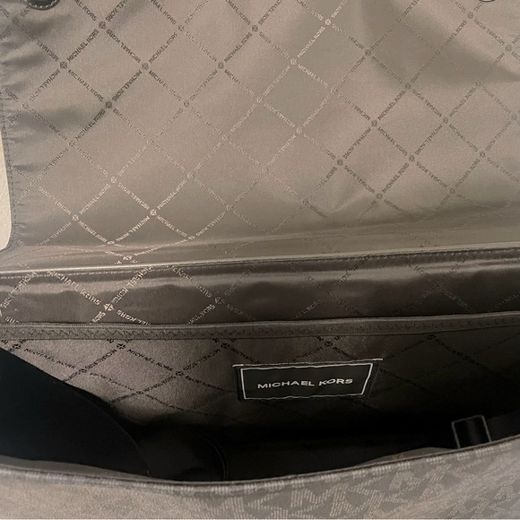 Michael Kors Harrison Laptop Messenger Crossbody - Picture 7 of 8